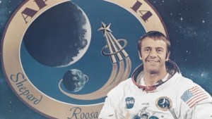 La increíble historia real del astronauta que jugó golf en la Luna