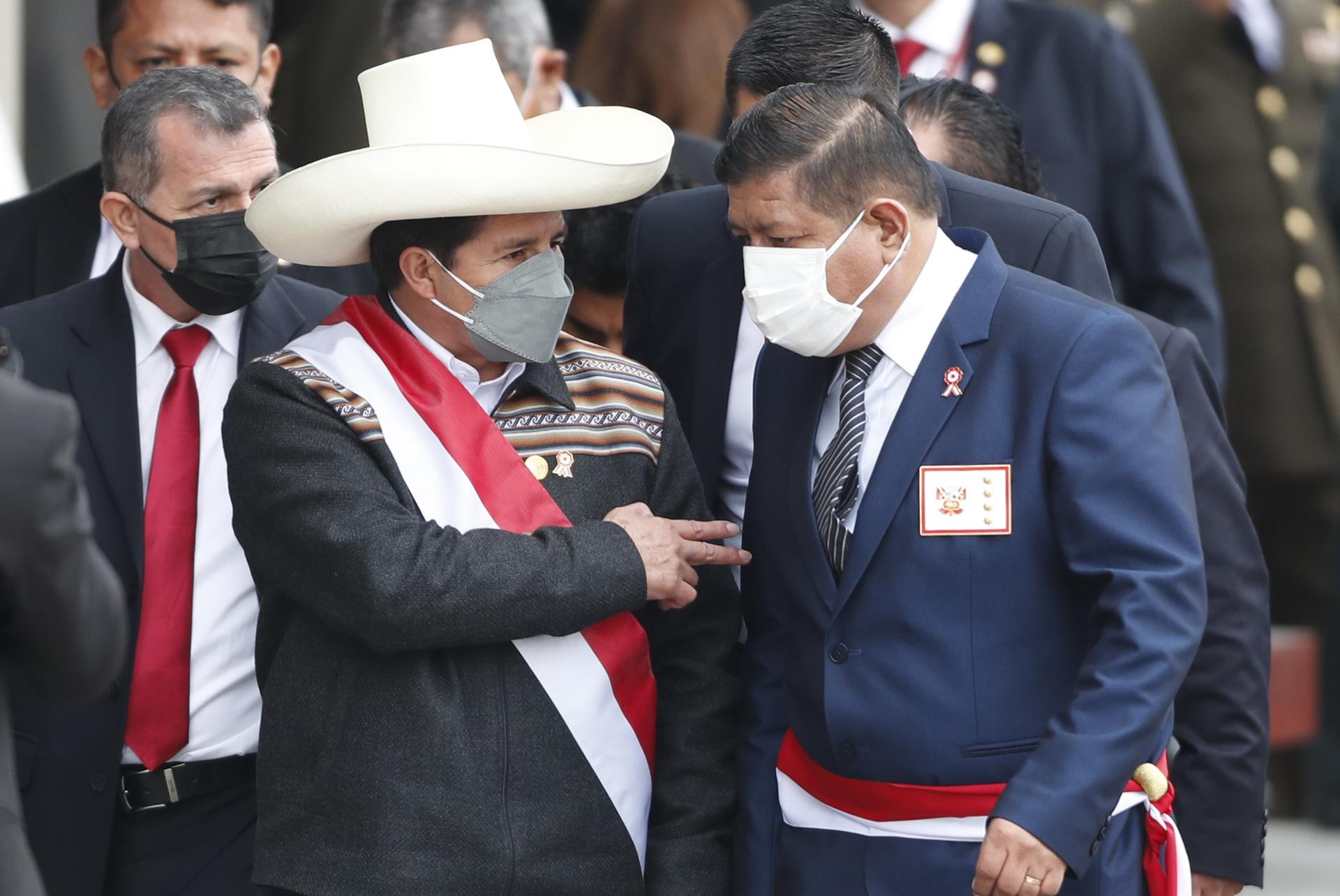Fiscalía peruana allana casa de exministro de Pedro Castillo y de varios generales de la Policía