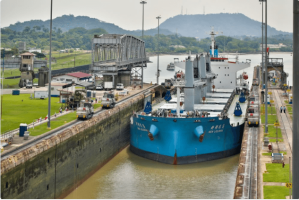 El Canal de Panamá tendrá que limitar el tránsito de buques