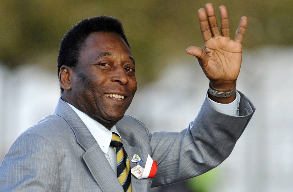 Emmanuel Macron rinde homenaje al “Rey” Pelé