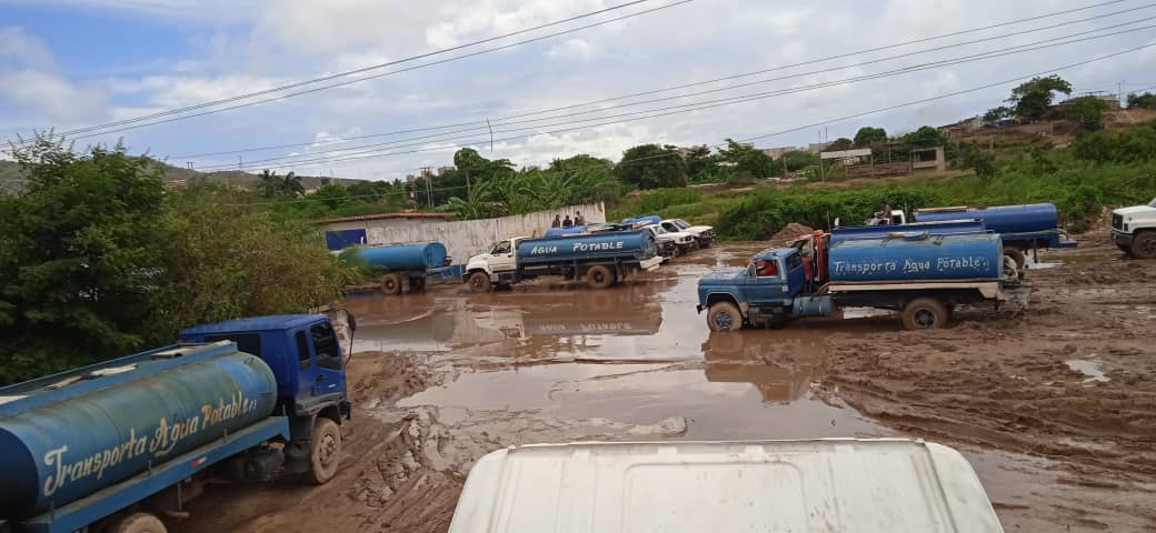 Exigen “darle un parao” a presuntas mafias en Hidrocaribe que trafican con el agua en Margarita