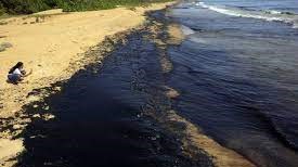 Oil spill smears coast in Venezuelan tourist hotspot