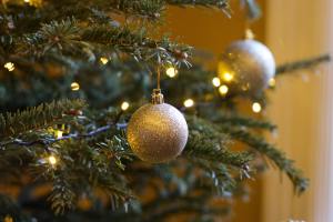 Qué revisar en tus luces o adornos para evitar incendios esta Navidad