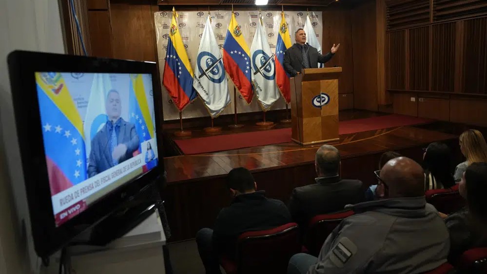 Venezuela orders arrest of exiled lawmakers fighting Maduro