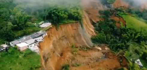Deslizamiento en el Cauca: turistas atrapados y más de 100 familias sin casa