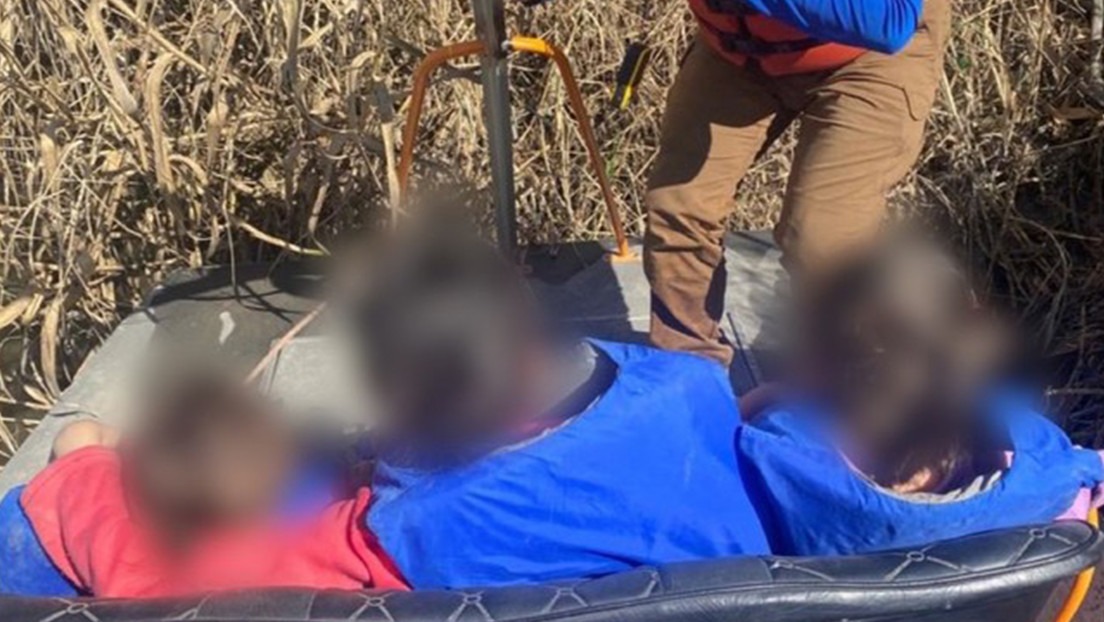 VIDEO: El rescate de tres niñas migrantes en un islote del río Bravo