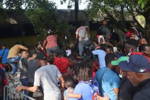 Miles de migrantes manifestaron en México por paralización de trámites para pedir asilo