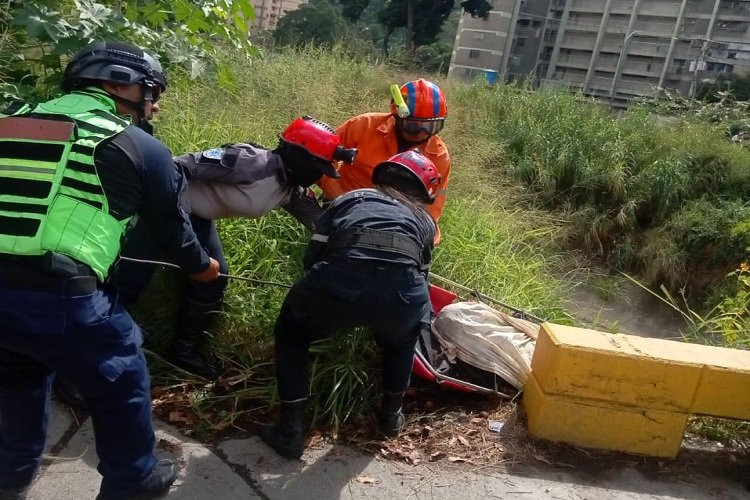 Hallaron cadáver de un hombre en las riberas del río Guaire en Caricuao