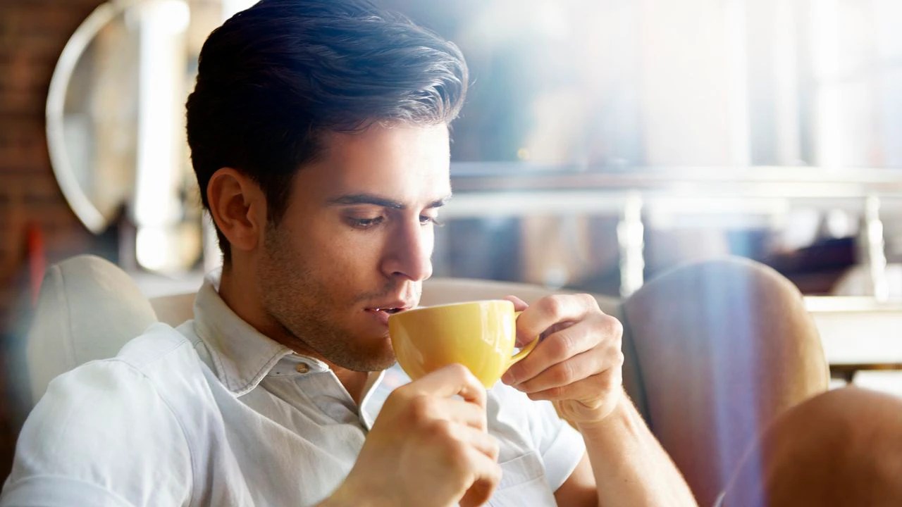 ¿Qué daños produce la cafeína a largo plazo en el organismo?