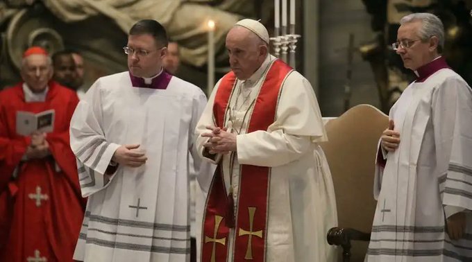 Funeral en el Vaticano para el cardenal pederasta George Pell: el papa Francisco cerró la ceremonia
