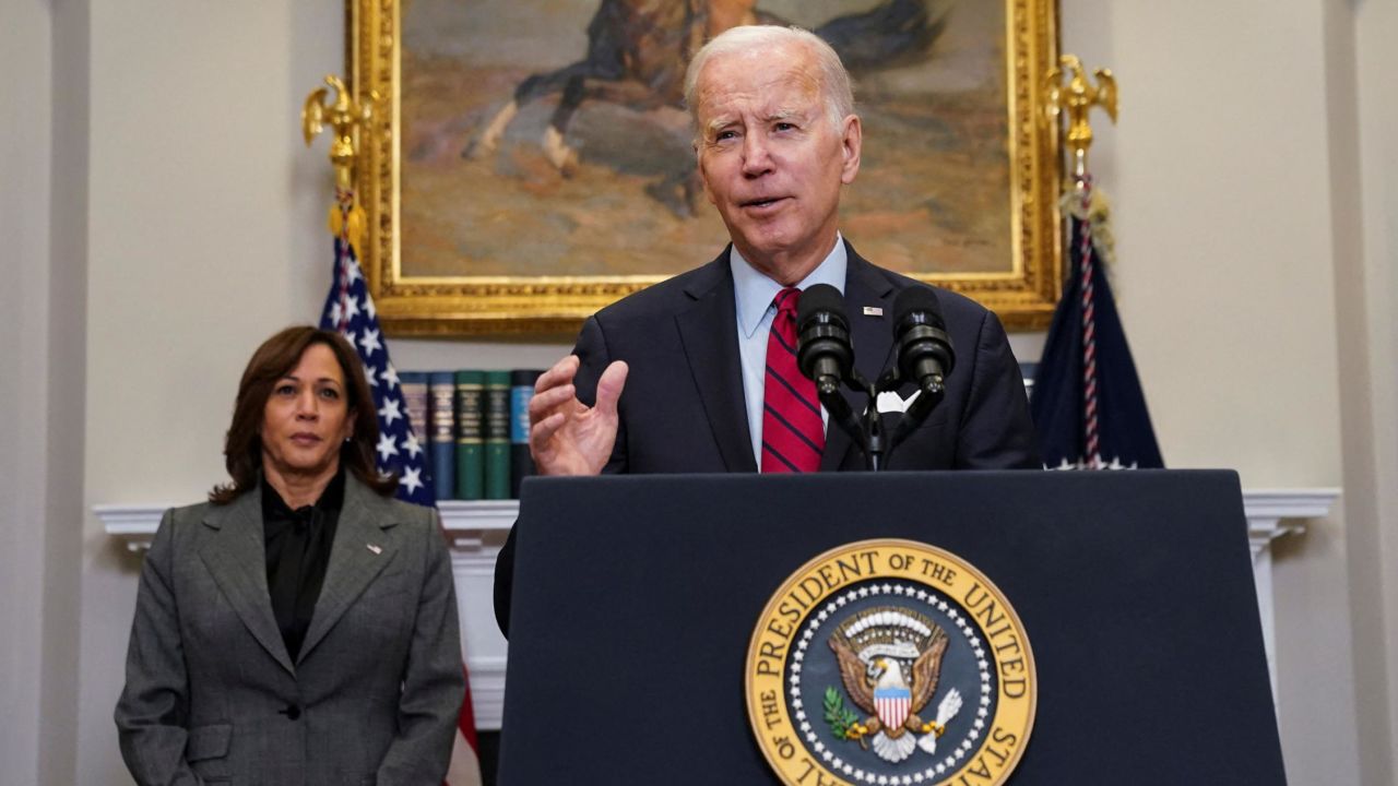 Biden announces new migration programs as he prepares to visit the border on Sunday