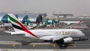 Las fuertes lluvias obligan nuevamente a cancelar vuelos en Emiratos Árabes Unidos