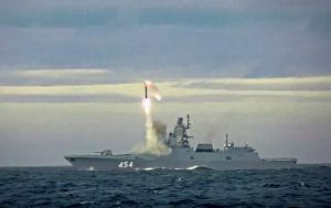 Putin desplegó un buque con misiles hipersónicos y desató la alarma en el Atlántico
