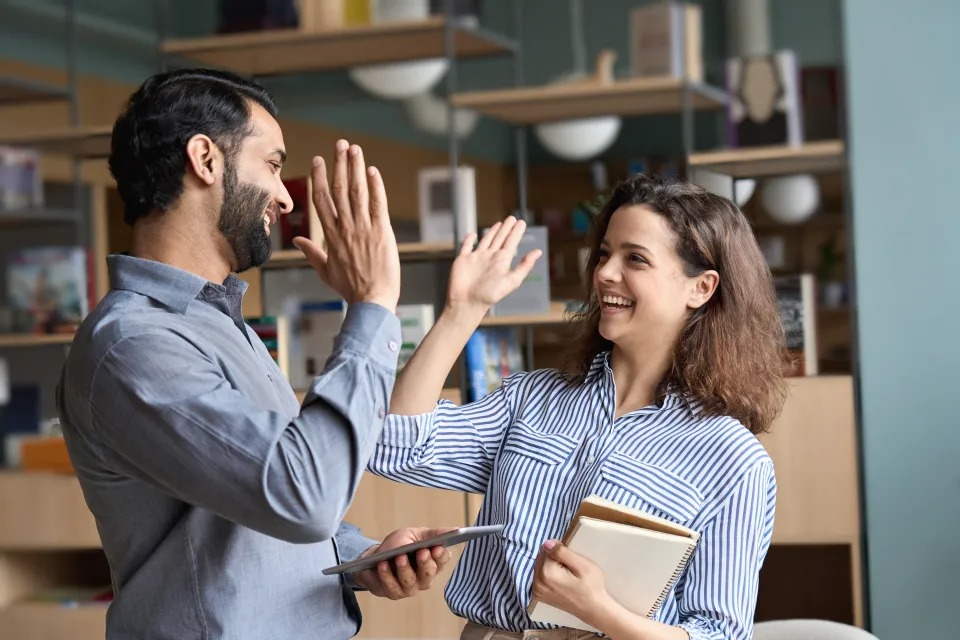 Solo dos de cada 10 estadounidenses tienen un “mejor amigo” en el trabajo y esta es la razón