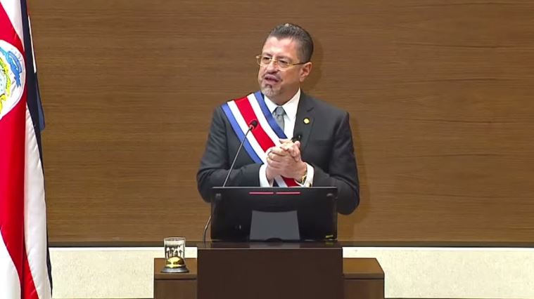 Presidente de Costa Rica dice que todos los días recibe amenazas de muerte