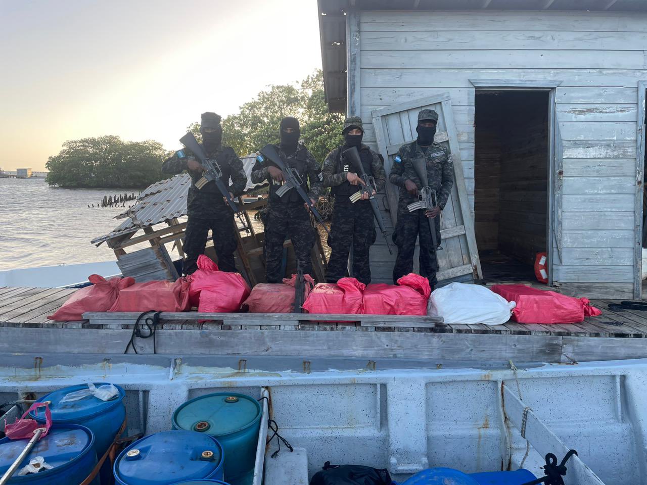 Autoridades de Honduras incautan alrededor de 200 kilos de cocaína en el Caribe