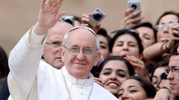 El papa Francisco aplaude y agradece a todas las mujeres por crear una sociedad más humana