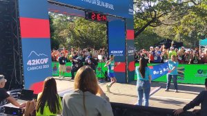 El brasileño Justino Da Silva es el ganador del Maratón CAF, rompiendo récord de llegada (Imágenes)