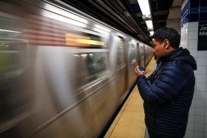 Ataque racial en el metro de Nueva York: Joven hispano fue apuñalado en el ojo por un desconocido