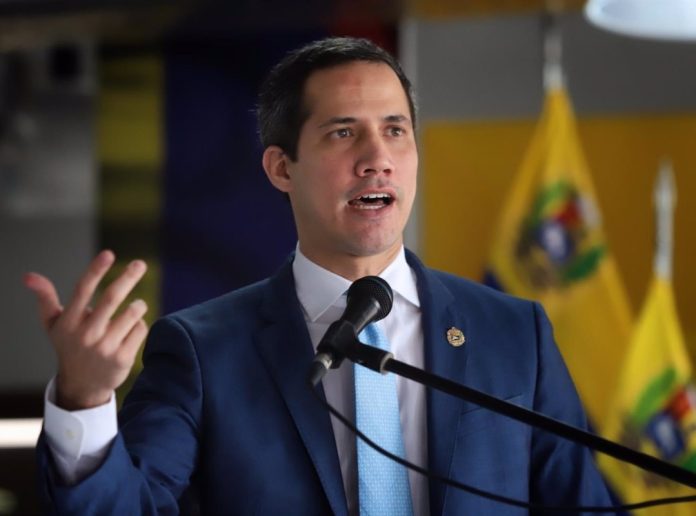 “¡Páguenles lo que les corresponde!”: Guaidó exige mejoras salariales para profesores venezolanos