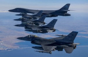 Rusia tacha de “escalada inaceptable” los planes de suministrar aviones F-16 a Ucrania