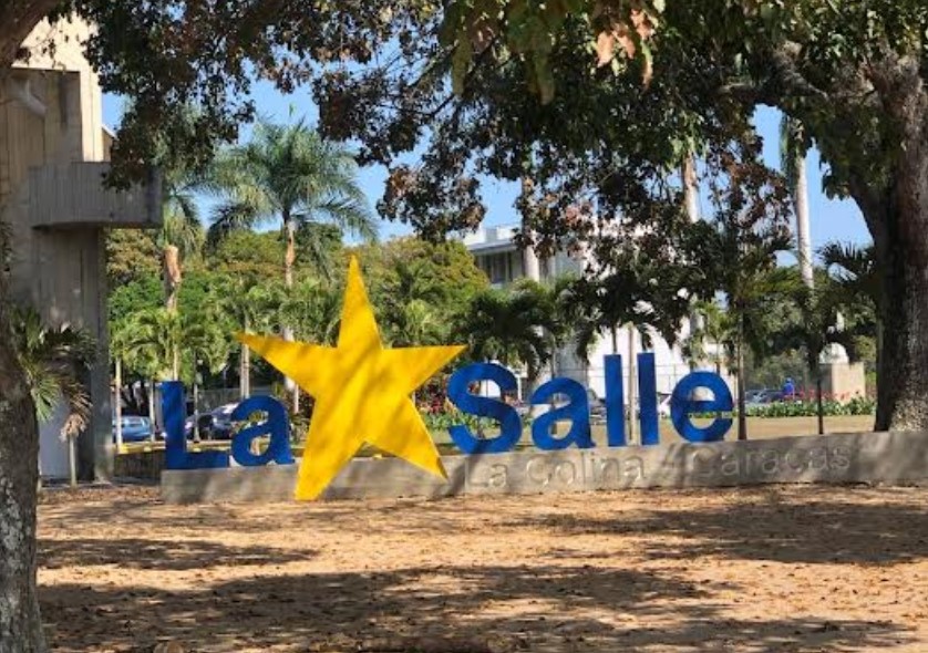 Alumnos del Colegio La Salle La Colina se preparan para labor social con la Fundación OrbeEX y Huellas de Bondad