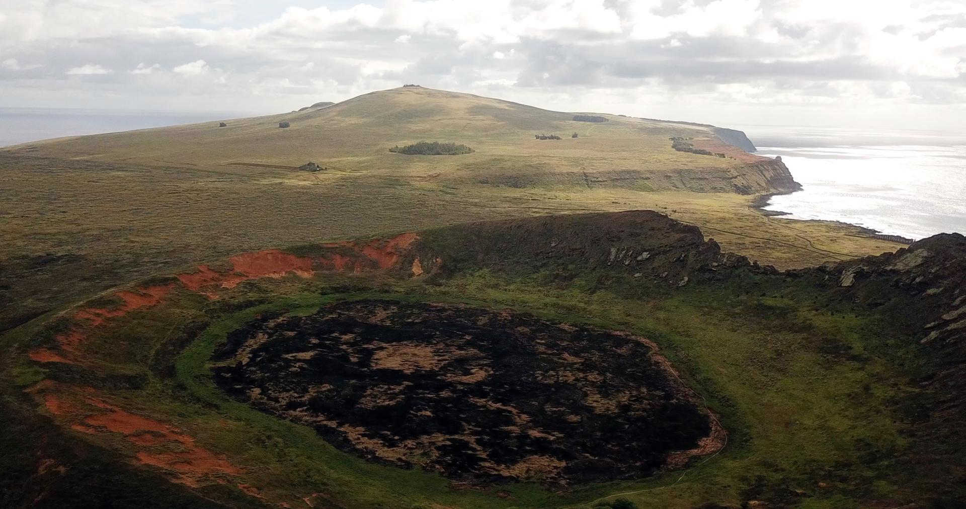 Descubren una estatua en un lago seco de la isla chilena Rapa Nui (Fotos)