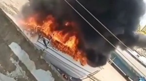 Alarma en Puerto La Cruz y Lechería tras incendiarse una lancha en el Centro Marino Oriente (Imágenes)