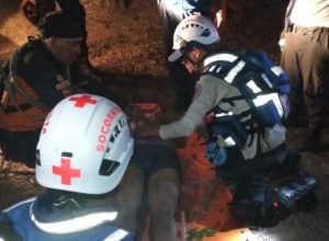 Voluntarios lesionados y bomberos combatiendo las llamas sin equipos: crisis en el Parque Nacional Henri Pittier tras incendio