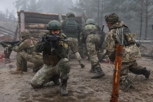 Ucrania anuncia la liberación de 106 militares capturados por Rusia en Bajmut