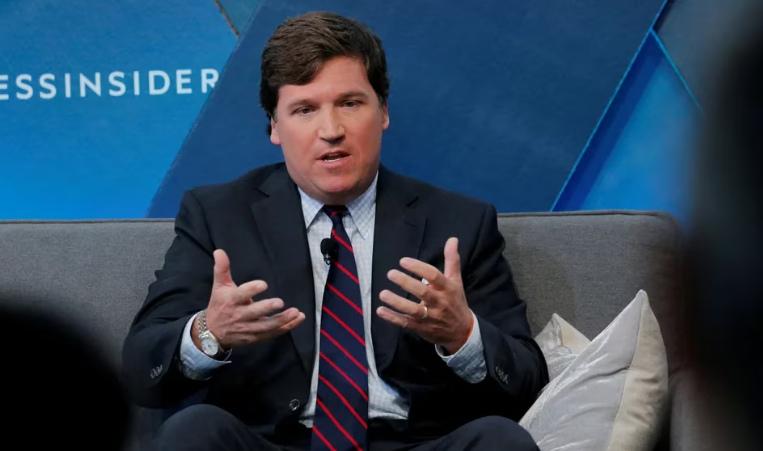 Tucker Carlson rompe el silencio tras su salida de Fox News (VIDEO)