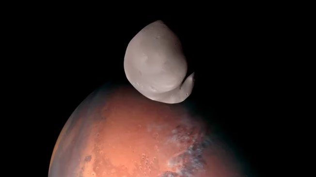 Una sonda espacial captó la imagen más detallada de una de las misteriosas lunas de Marte