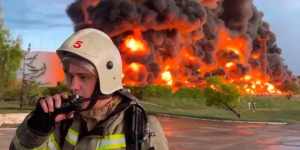 Incendio en un depósito de combustible en Sebastopol, Crimea tras un ataque con dron