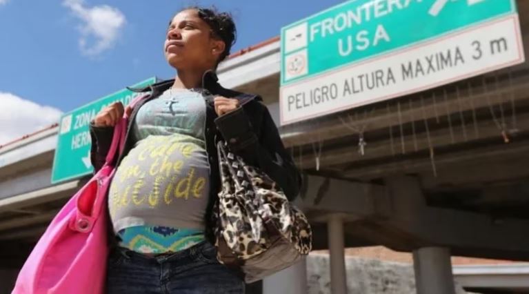 Varias ONG denunciaron casos de crueldad contra migrantes embarazadas detenidas en la frontera de EEUU