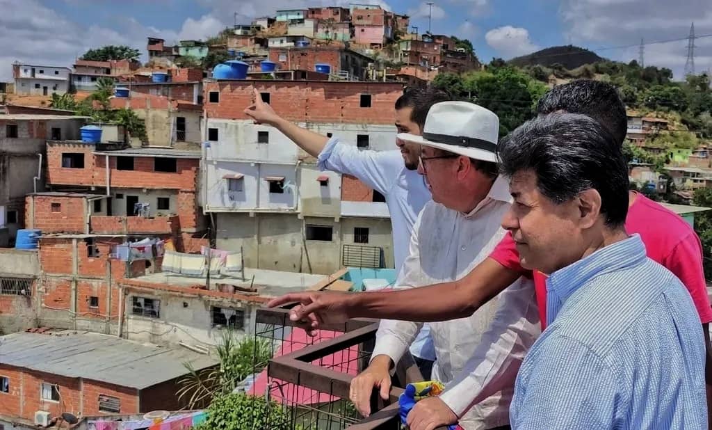 Pérez Vivas presentó su propuesta de gobierno a jóvenes del Barrio El 70 en Caracas