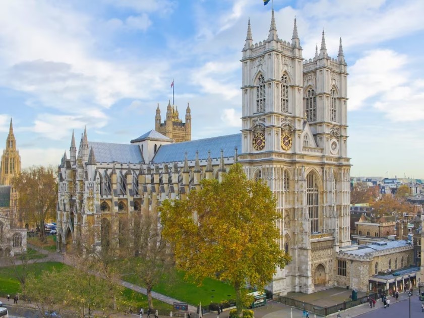 La larga historia de coronaciones y entierros de la Abadía de Westminster