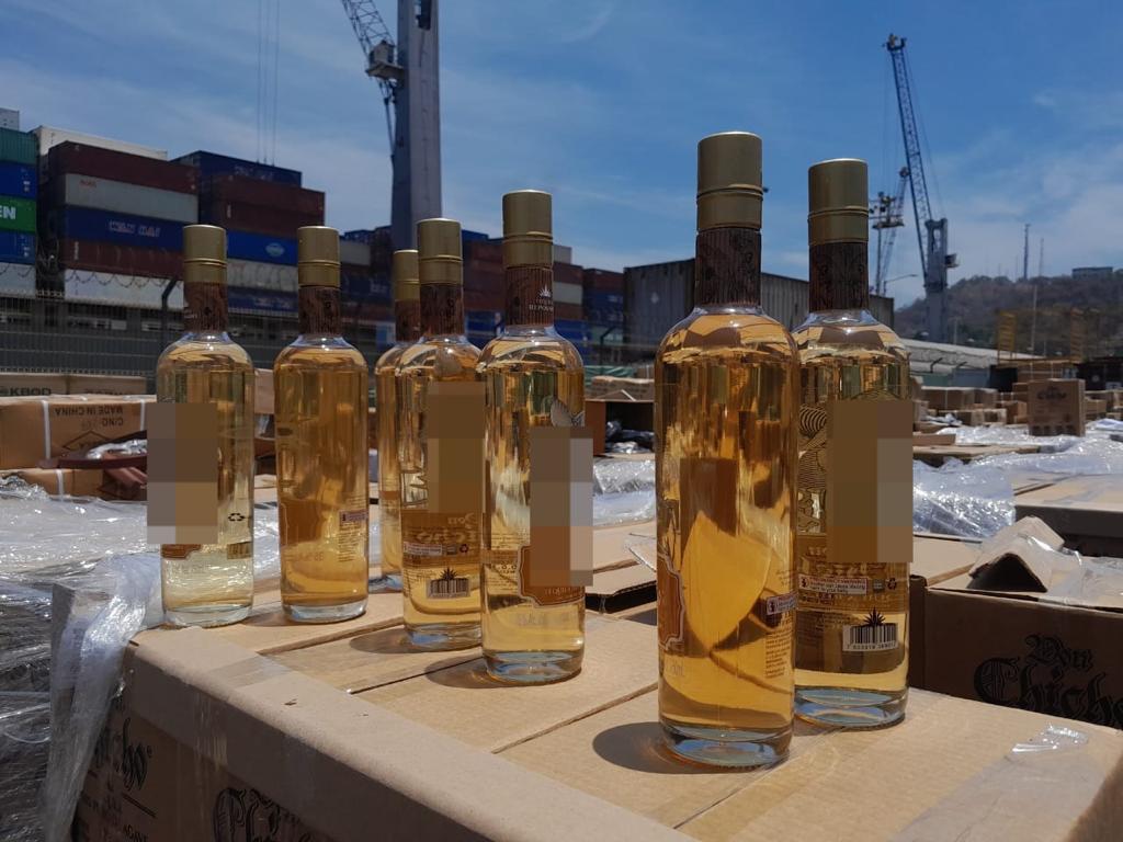 Marina mexicana incauta más de ocho mil kilos de metanfetaminas en botellas de tequila