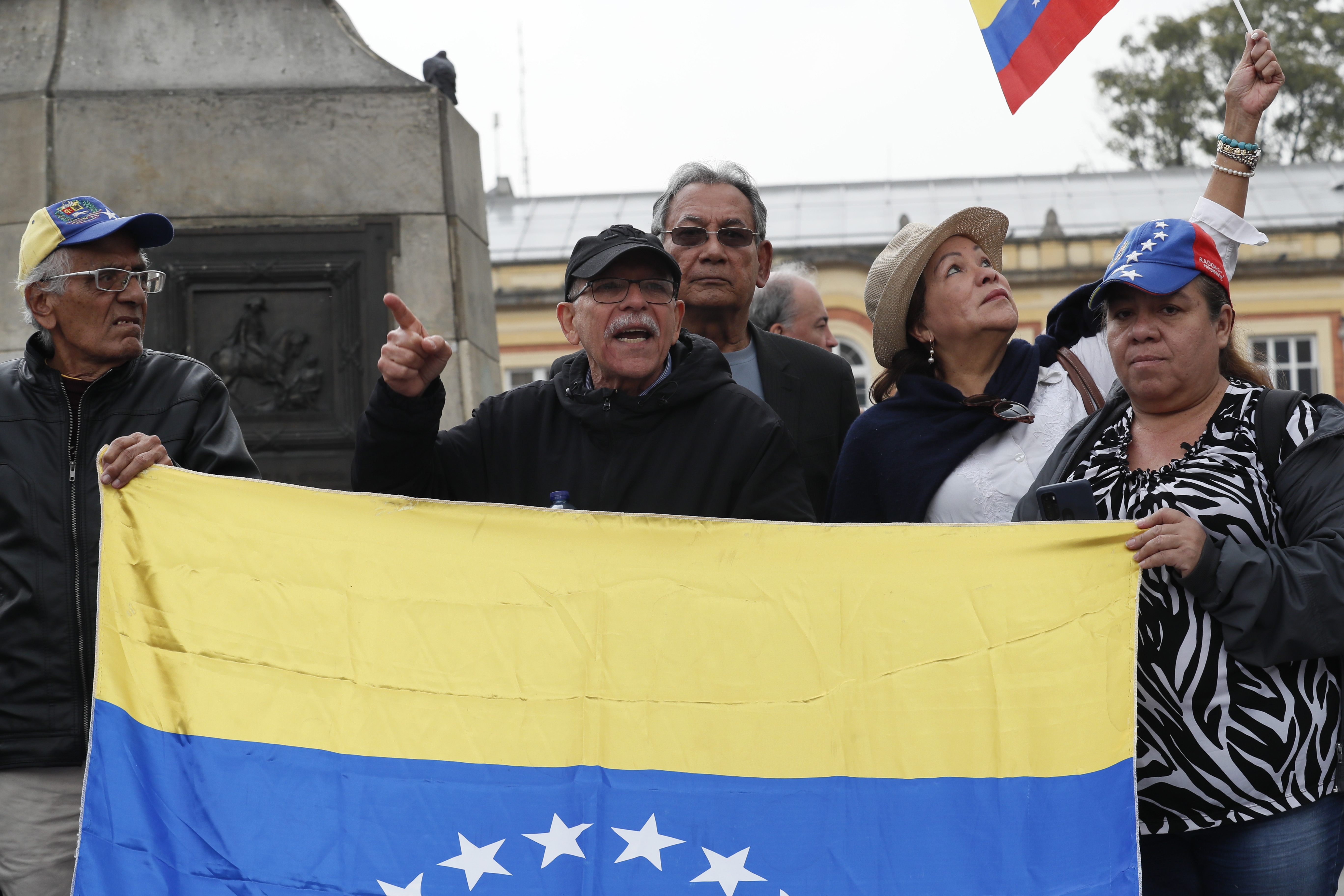 Venezolanos pidieron a Petro desde Bogotá no negociar para Maduro