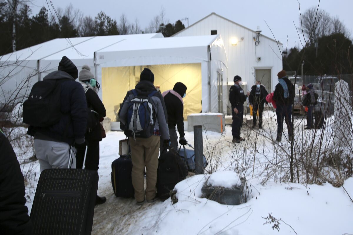 Los refugiados se enfrentan a un “muro invisible” entre Canadá y EEUU