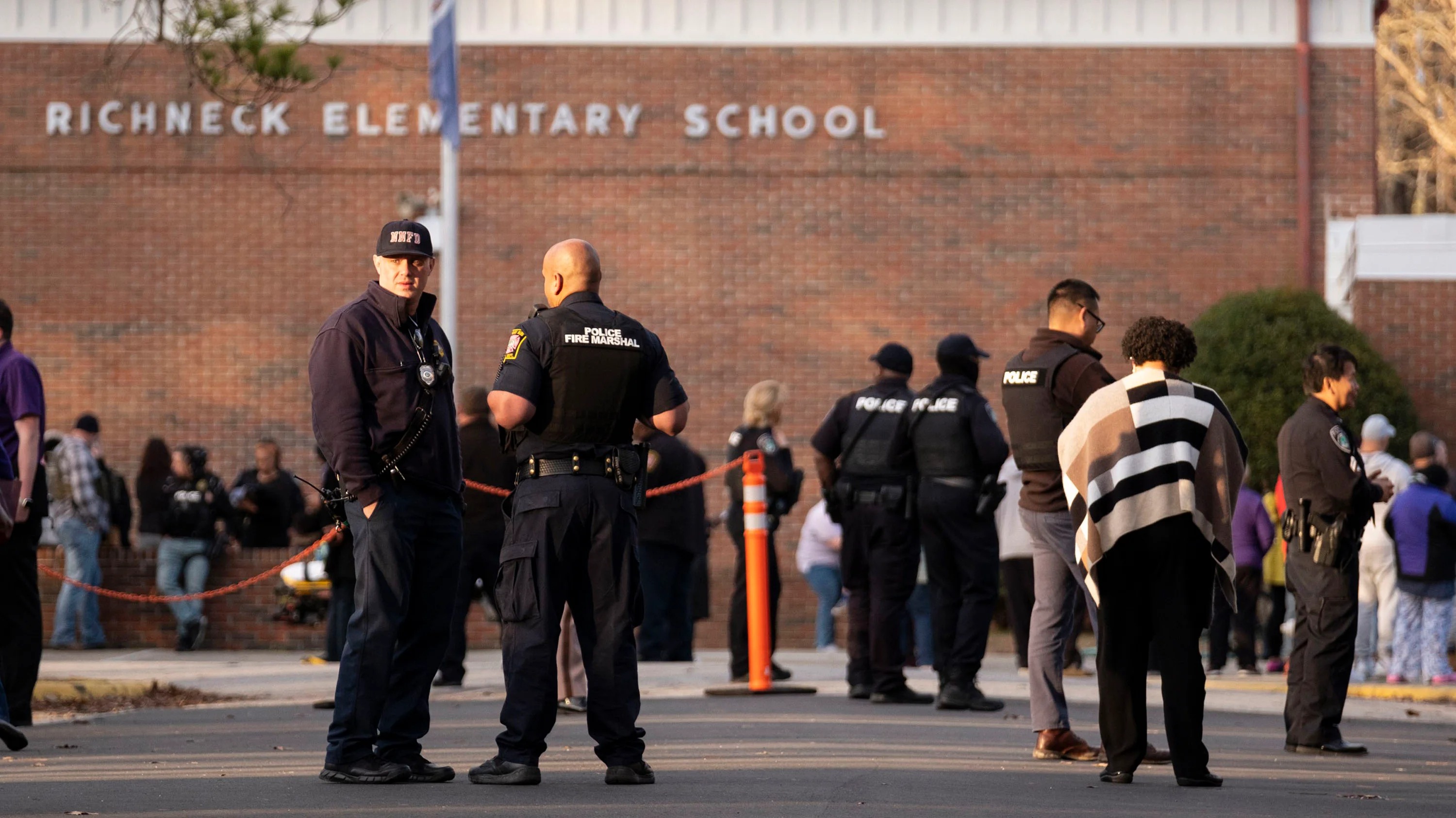 La madre del niño de seis años que baleó a su maestra en Virginia, enfrentará cargos penales