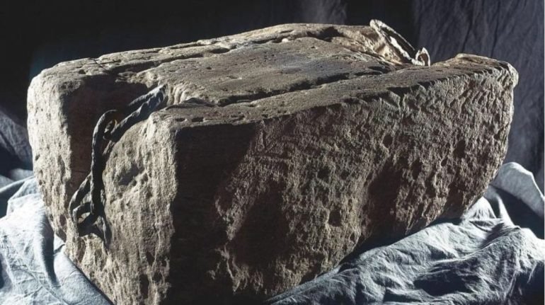 Piedra del Destino: La historia de la enigmática roca sobre la que será coronado Carlos III