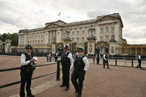 “Voy a matar al Rey”: a días de la coronación detienen a un sospechoso en los alrededores del Palacio de Buckingham (VIDEO)