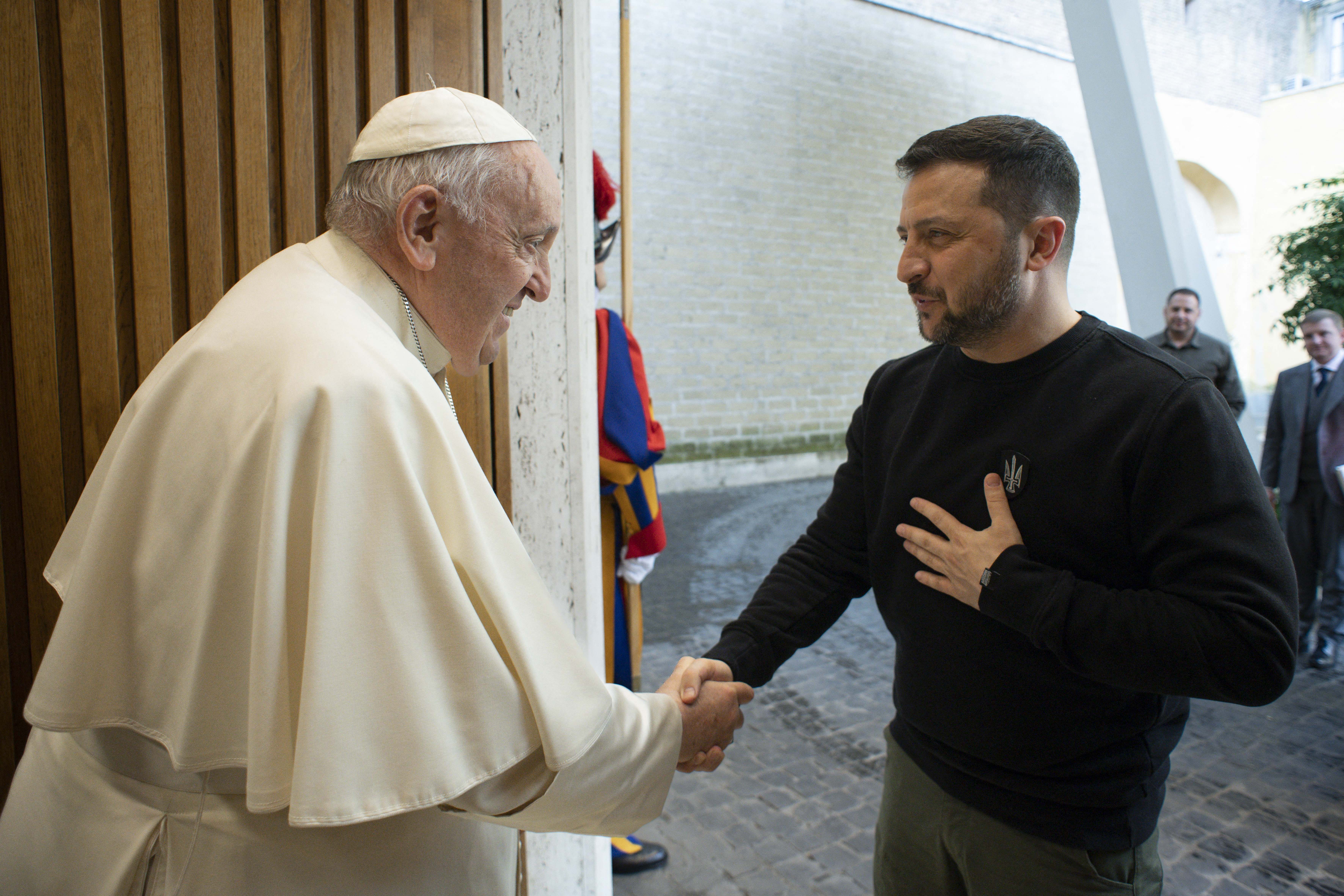 EN FOTOS: Zelenski se reúne en el Vaticano con el papa Francisco