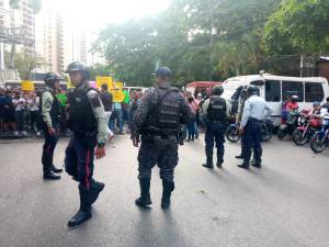 Vecinos de Petare rechazan operativos policiales contra delincuentes por miedo a que mueran inocentes (FOTOS)