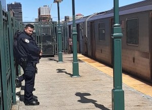 Tragedia en metro de Nueva York: Joven de 15 años murió al “surfear” en el techo de un vagón