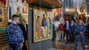 Por qué Putin decidió exhibir en la catedral de Moscú una histórica y frágil pintura religiosa