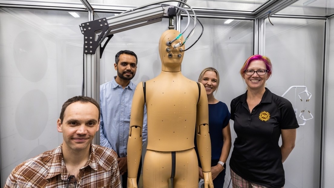 VIDEO: El robot que es capaz de caminar, sudar y respirar