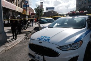 Crimen y torpeza en El Bronx: Mató a un hombre, luego tropezó y se quitó la vida accidentalmente