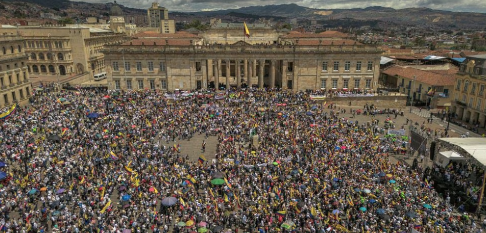 En Clave Podcast #96: La política colombiana se traslada a las calles