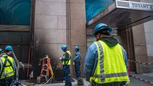 Se desató un incendio en el icónico edificio Tiffany & Co. de la Quinta Avenida de Nueva York (VIDEO)